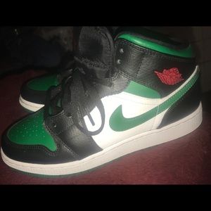 Air Jordan 1 mid gs black pine green